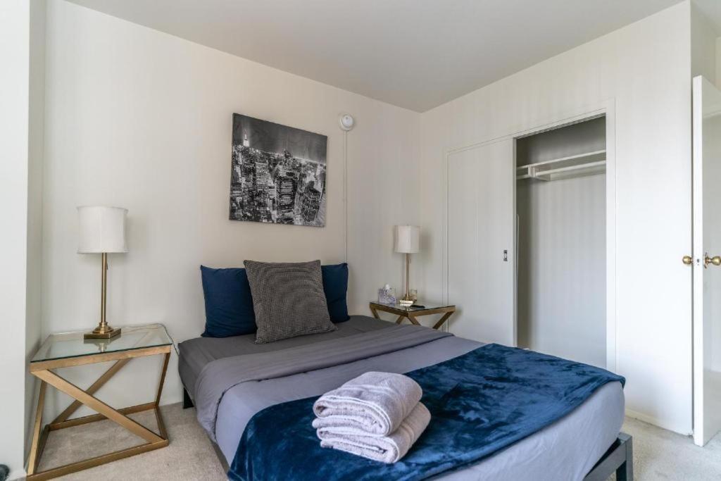 Spacious Charming With Great Views Near The Grove Appartamento *